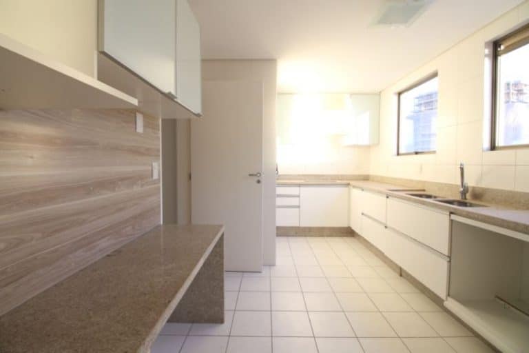 Apartamento à venda, 3 suítes, 3 vagas de garagem – Agronômica – Florianópolis, SC.