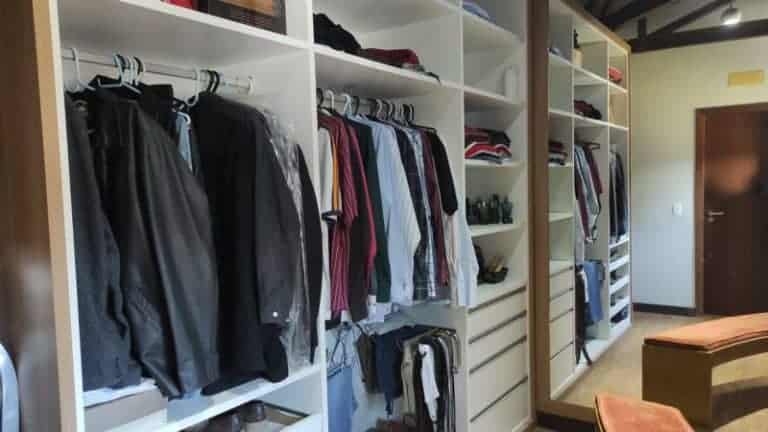 Casa à venda, 3 suítes, 4 vagas de garagem – Cacupé – Florianópolis, SC.