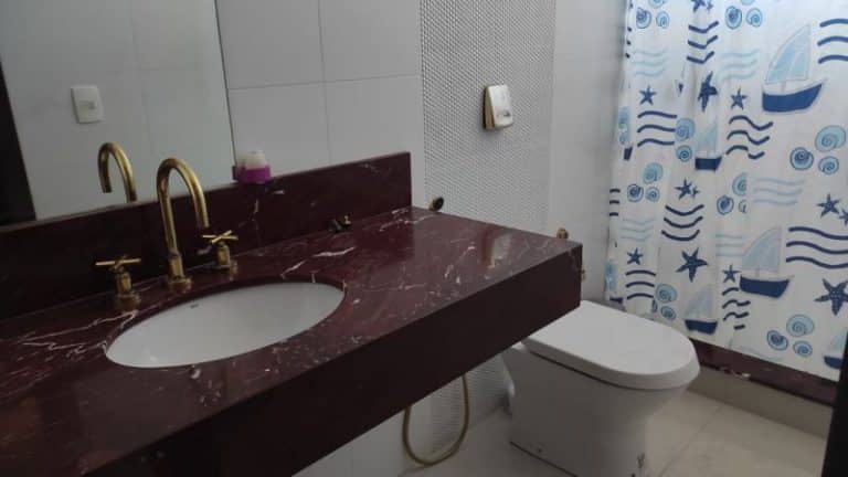 Casa à venda, 3 suítes, 4 vagas de garagem – Cacupé – Florianópolis, SC.