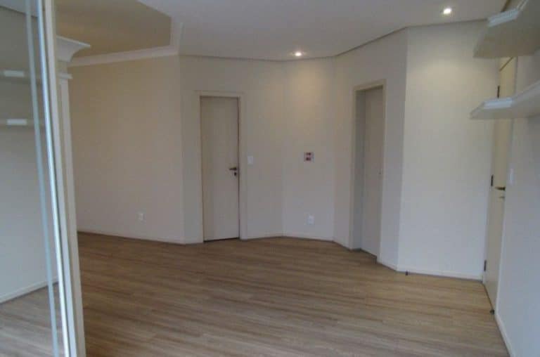 Apartamento à venda, 4 quartos sendo 3 suítes, 2 vagas de garagem – Agronômica – Florianópolis.