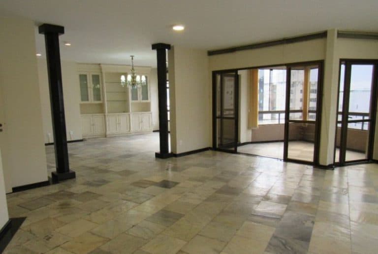 Apartamento à venda, 4 quartos sendo 3 suítes, 2 vagas de garagem – Agronômica – Florianópolis.