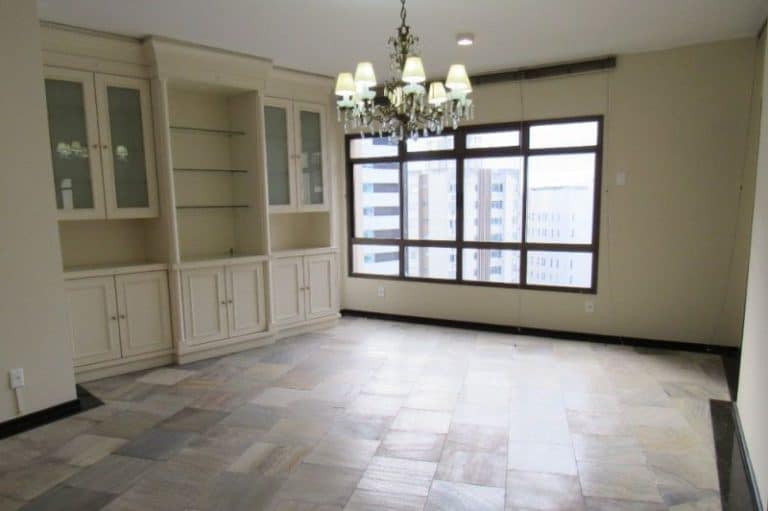 Apartamento à venda, 4 quartos sendo 3 suítes, 2 vagas de garagem – Agronômica – Florianópolis.