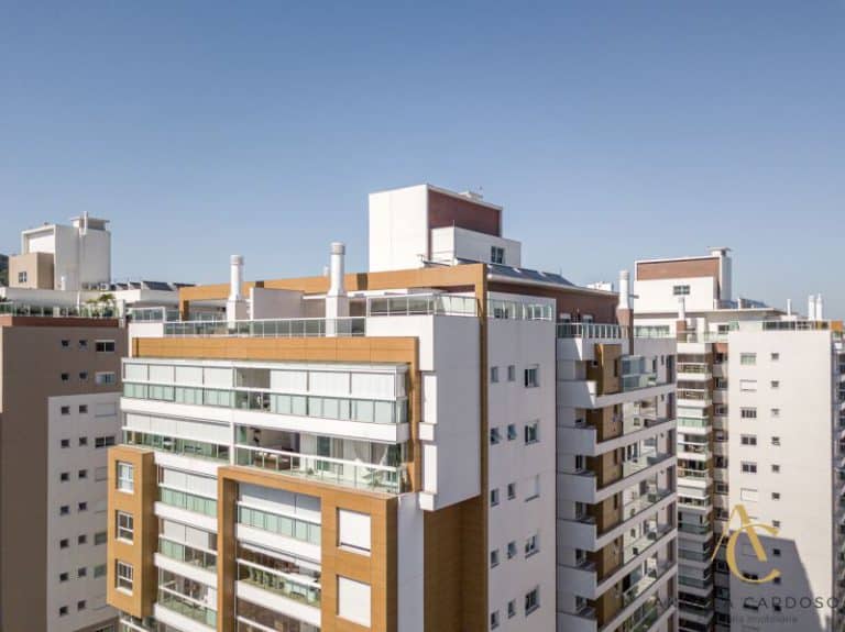 Cobertura à venda, 502,11m²,  5 suítes, 01 demi-suíte, 6 vagas de garagem – Agronômica – Florianópolis, SC.