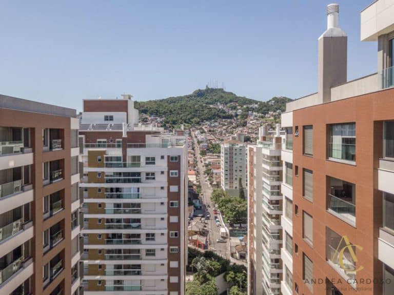 Cobertura à venda, 502,11m²,  5 suítes, 01 demi-suíte, 6 vagas de garagem – Agronômica – Florianópolis, SC.