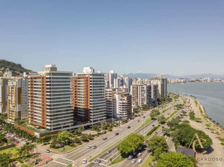 Cobertura à venda, 502,11m²,  5 suítes, 01 demi-suíte, 6 vagas de garagem – Agronômica – Florianópolis, SC.