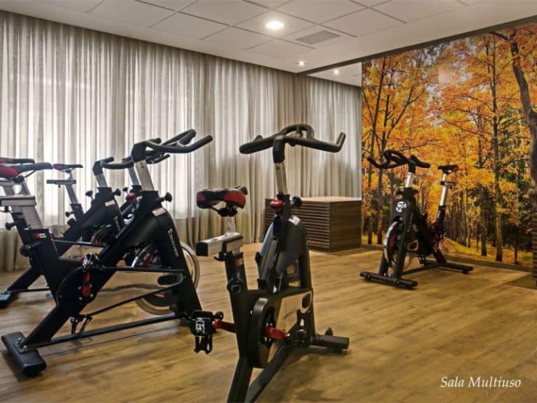 Cobertura à venda, 502,11m²,  5 suítes, 01 demi-suíte, 6 vagas de garagem – Agronômica – Florianópolis, SC.