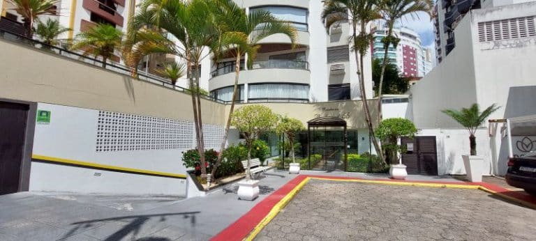 Apartamento à venda, 2 suítes, 2 vagas de garagem – Centro – Florianópolis, SC.