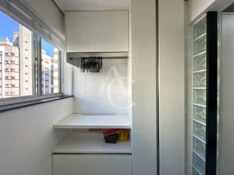 Apartamento à venda, 2 suítes, 2 vagas de garagem – Centro – Florianópolis, SC.