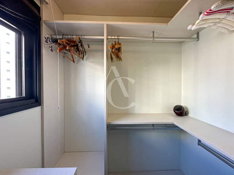 Apartamento à venda, 2 suítes, 2 vagas de garagem – Centro – Florianópolis, SC.