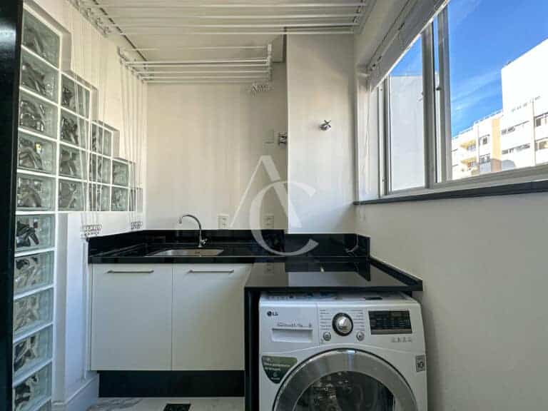 Apartamento à venda, 2 suítes, 2 vagas de garagem – Centro – Florianópolis, SC.