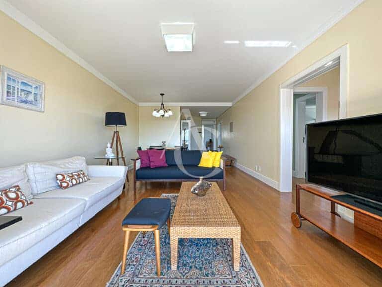 Apartamento à venda, 2 suítes, 2 vagas de garagem – Centro – Florianópolis, SC.