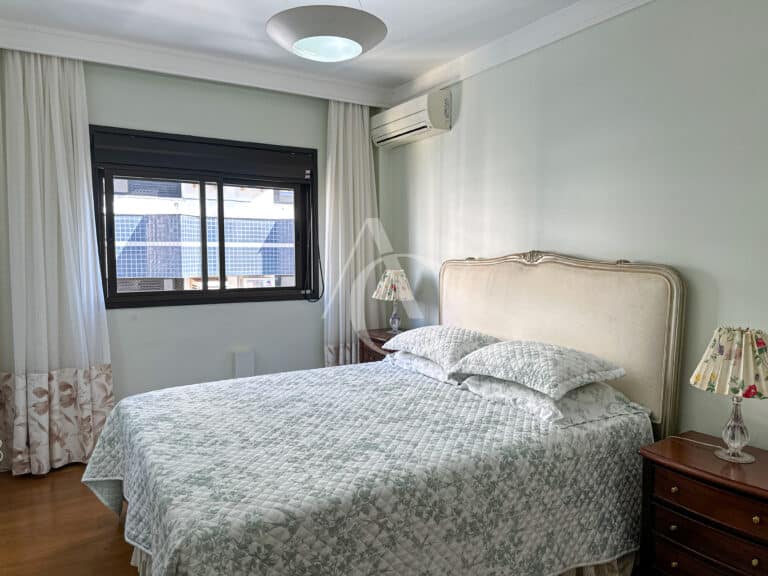 Apartamento à venda, 2 suítes, 2 vagas de garagem – Centro – Florianópolis, SC.