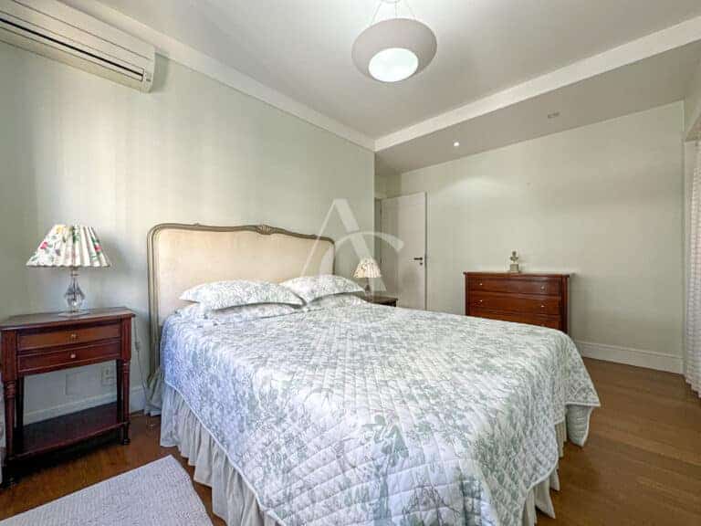 Apartamento à venda, 2 suítes, 2 vagas de garagem – Centro – Florianópolis, SC.