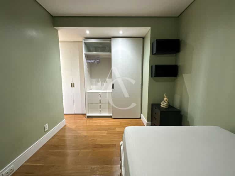 Apartamento à venda, 2 suítes, 2 vagas de garagem – Centro – Florianópolis, SC.