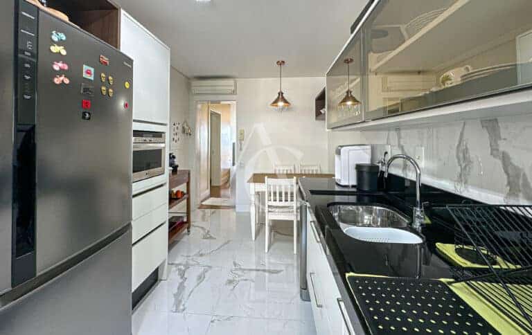 Apartamento à venda, 2 suítes, 2 vagas de garagem – Centro – Florianópolis, SC.