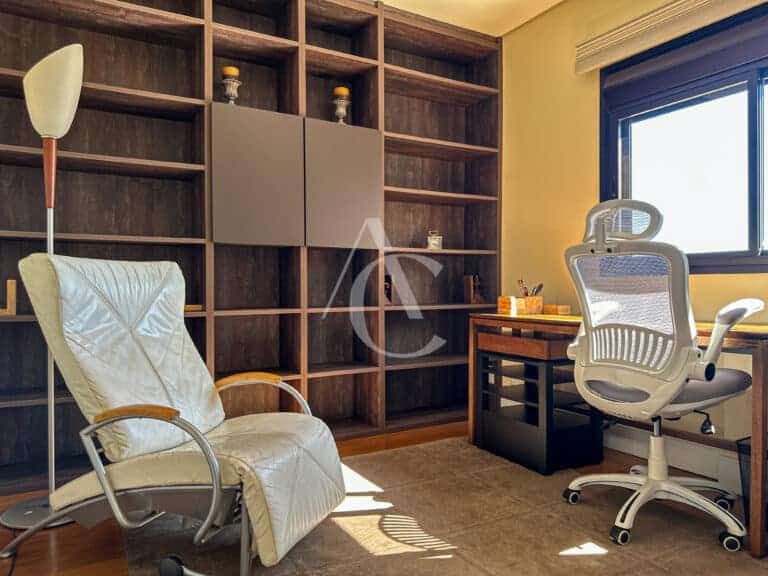 Apartamento à venda, 2 suítes, 2 vagas de garagem – Centro – Florianópolis, SC.