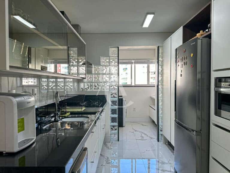 Apartamento à venda, 2 suítes, 2 vagas de garagem – Centro – Florianópolis, SC.