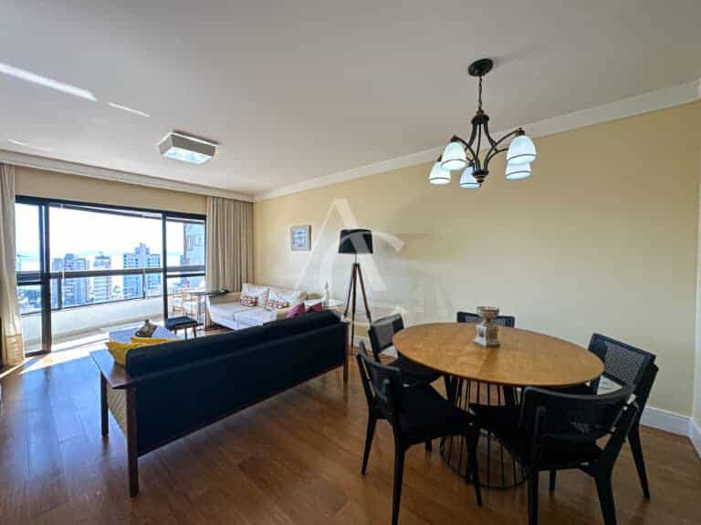 Apartamento à venda, 2 suítes, 2 vagas de garagem – Centro – Florianópolis, SC.