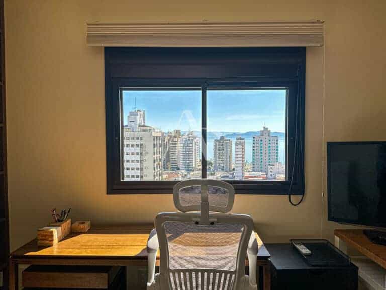 Apartamento à venda, 2 suítes, 2 vagas de garagem – Centro – Florianópolis, SC.