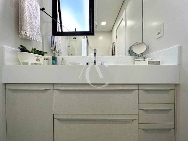 Apartamento à venda, 2 suítes, 2 vagas de garagem – Centro – Florianópolis, SC.