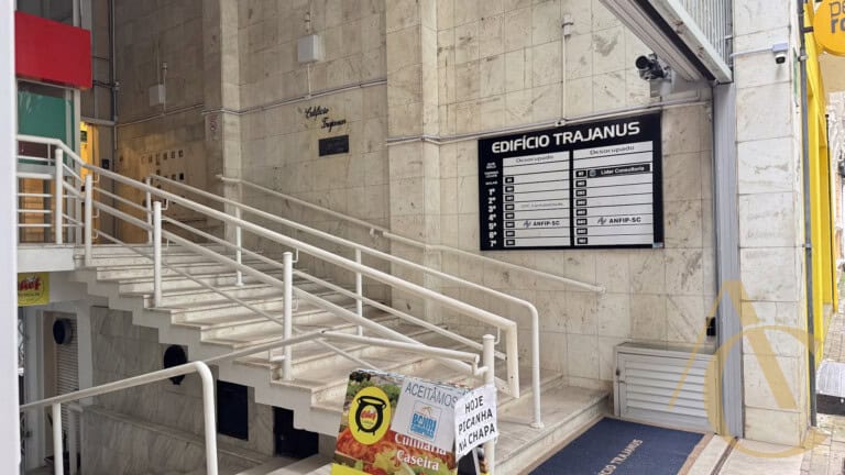 Sala para alugar, com 137,67m² – Centro, Florianópolis, SC.