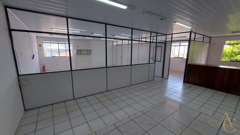 Sala para alugar, com 100.00m² – Centro, Paulo Lopes,SC.