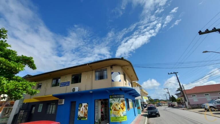 Sala para alugar, com 100.00m² – Centro, Paulo Lopes,SC.