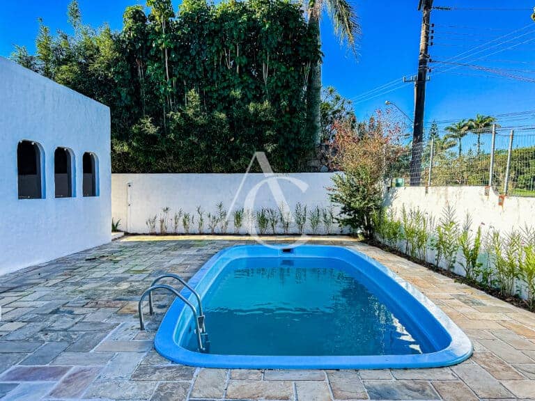 Casa à venda, com piscina, churrasqueira – Canto da Lagoa, Florianópolis/SC.