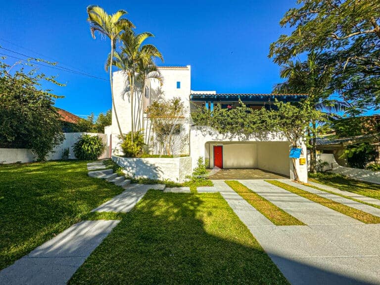 Casa à venda, com piscina, churrasqueira – Canto da Lagoa, Florianópolis/SC.