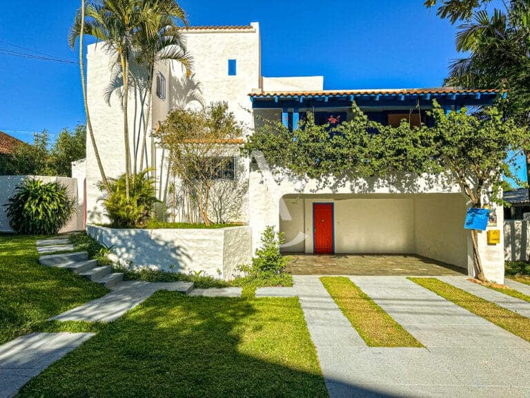 Casa à venda, com piscina, churrasqueira – Canto da Lagoa, Florianópolis/SC.