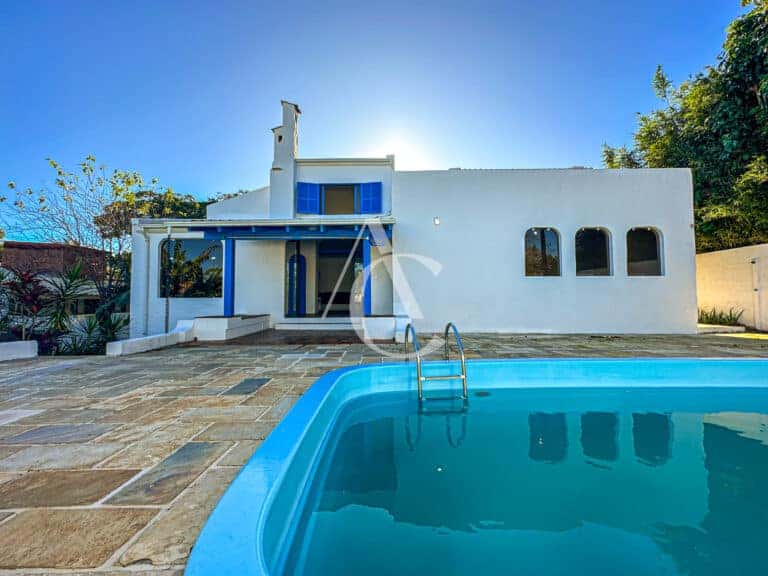 Casa à venda, com piscina, churrasqueira – Canto da Lagoa, Florianópolis/SC.