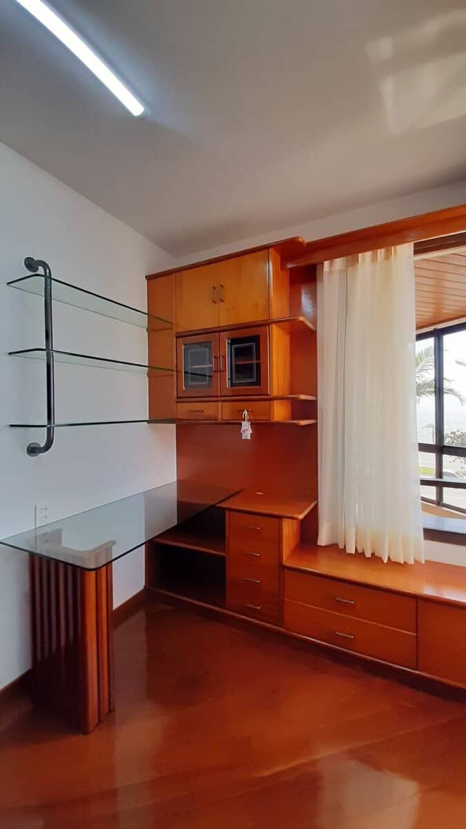 Apartamento para alugar vista mar, 4 quartos sendo 2 suítes, 4 vagas de garagem, piscina – Centro – Florianópolis, SC.