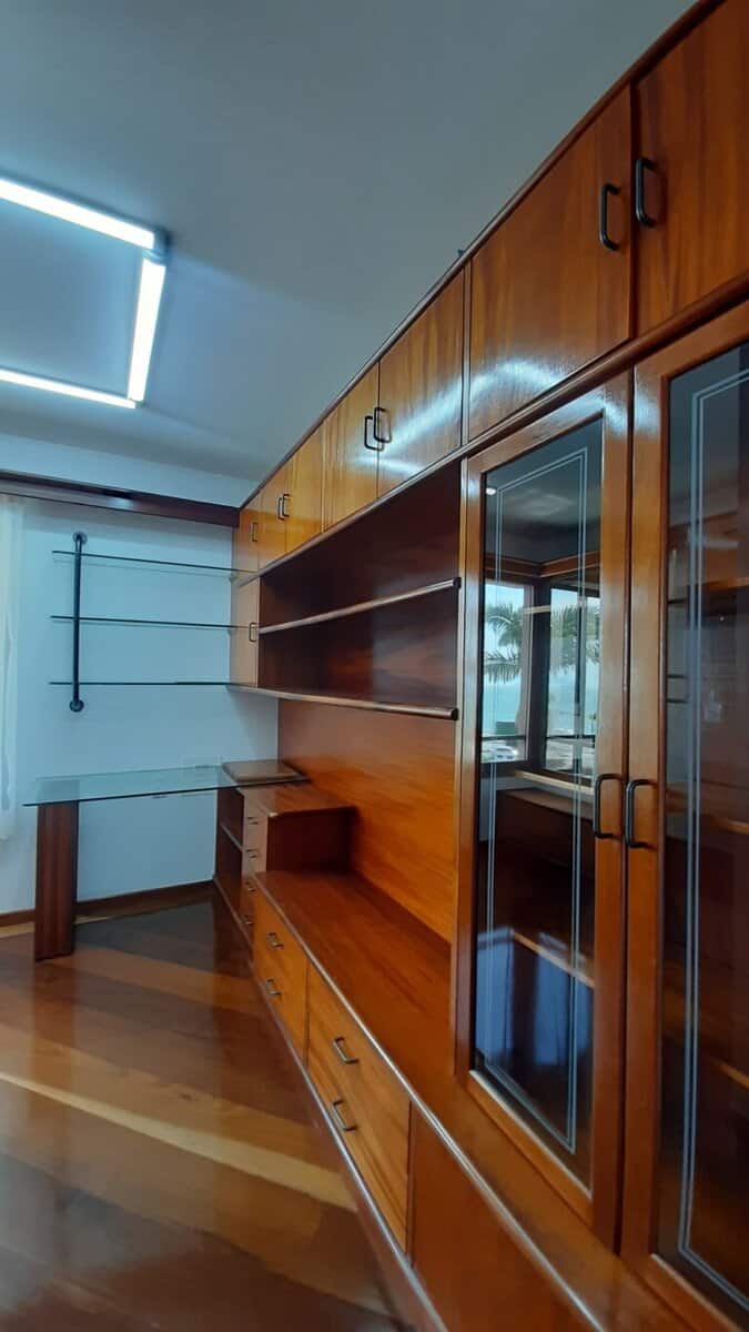 Apartamento para alugar vista mar, 4 quartos sendo 2 suítes, 4 vagas de garagem, piscina – Centro – Florianópolis, SC.