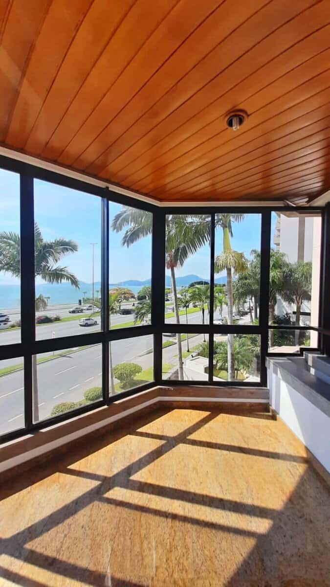 Apartamento para alugar vista mar, 4 quartos sendo 2 suítes, 4 vagas de garagem, piscina – Centro – Florianópolis, SC.