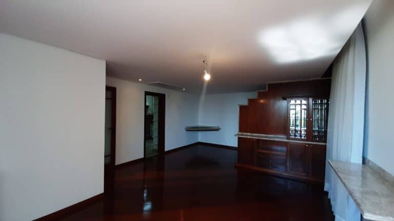 Apartamento para alugar vista mar, 4 quartos sendo 2 suítes, 4 vagas de garagem, piscina – Centro – Florianópolis, SC.