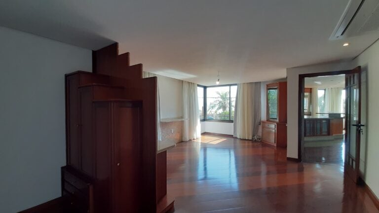 Apartamento para alugar vista mar, 4 quartos sendo 2 suítes, 4 vagas de garagem, piscina – Centro – Florianópolis, SC.