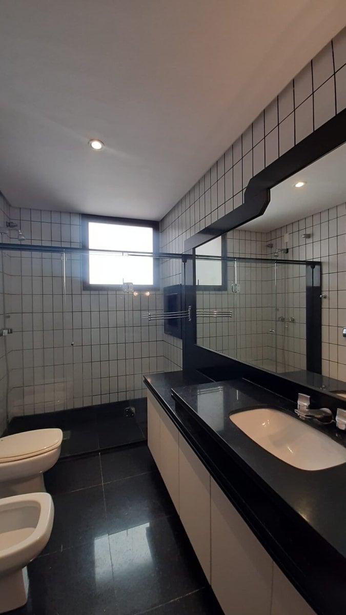 Apartamento para alugar vista mar, 4 quartos sendo 2 suítes, 4 vagas de garagem, piscina – Centro – Florianópolis, SC.