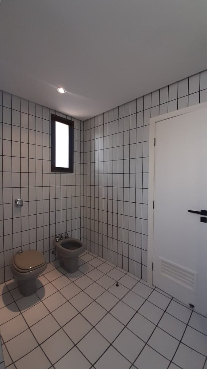 Apartamento para alugar vista mar, 4 quartos sendo 2 suítes, 4 vagas de garagem, piscina – Centro – Florianópolis, SC.