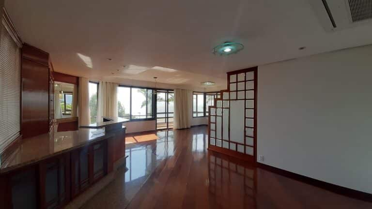 Apartamento para alugar vista mar, 4 quartos sendo 2 suítes, 4 vagas de garagem, piscina – Centro – Florianópolis, SC.