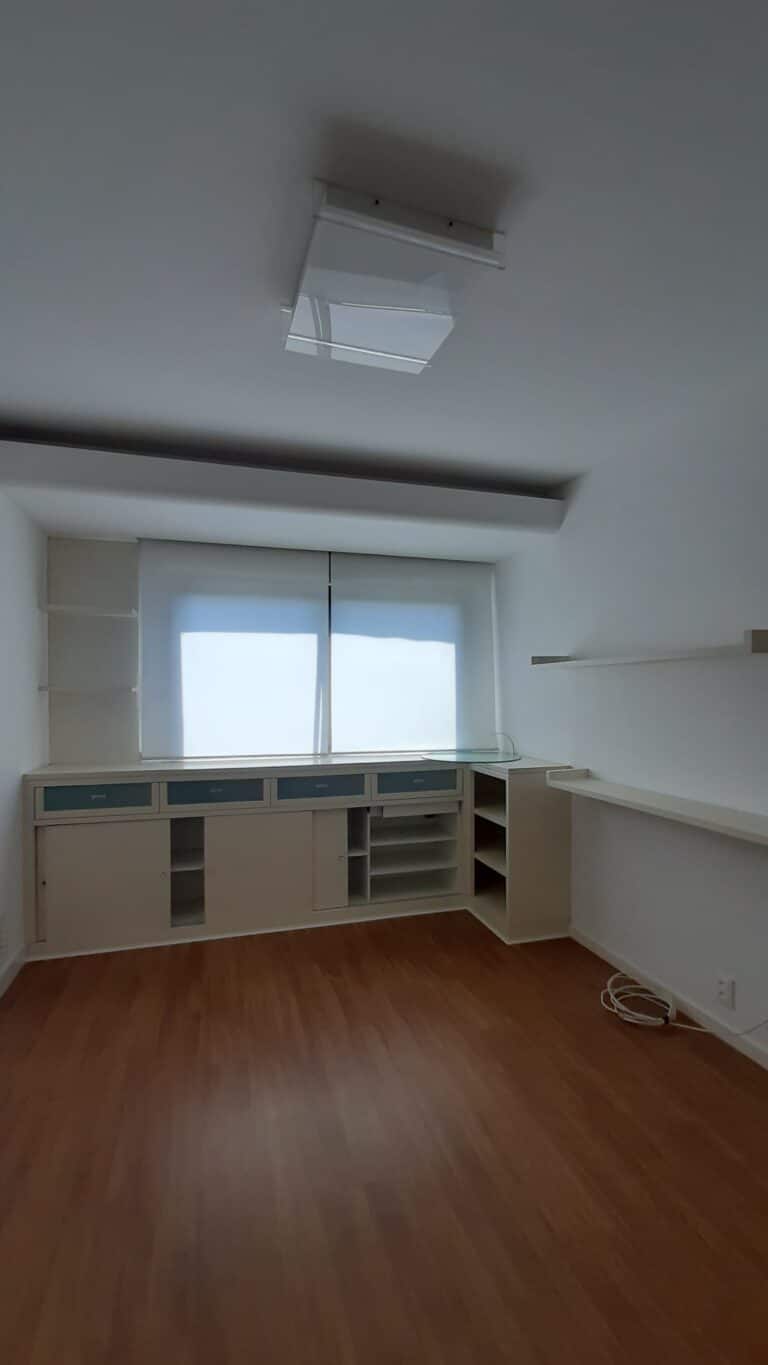 Apartamento para alugar vista mar, 4 quartos sendo 2 suítes, 4 vagas de garagem, piscina – Centro – Florianópolis, SC.