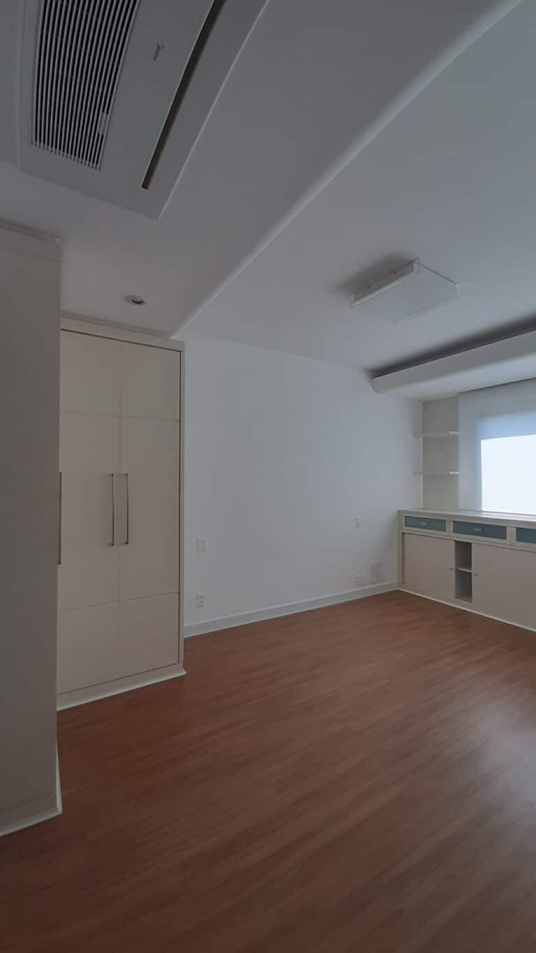 Apartamento para alugar vista mar, 4 quartos sendo 2 suítes, 4 vagas de garagem, piscina – Centro – Florianópolis, SC.