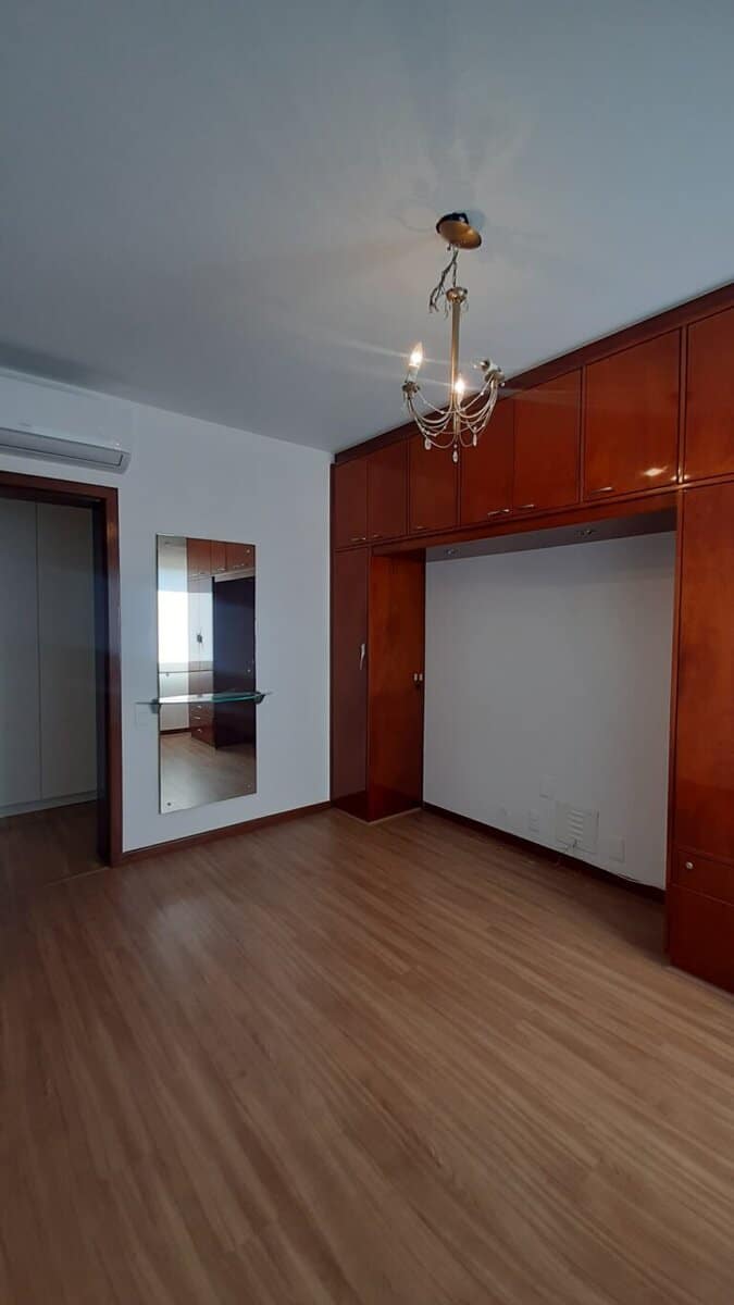 Apartamento para alugar vista mar, 4 quartos sendo 2 suítes, 4 vagas de garagem, piscina – Centro – Florianópolis, SC.