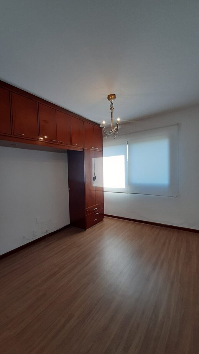 Apartamento para alugar vista mar, 4 quartos sendo 2 suítes, 4 vagas de garagem, piscina – Centro – Florianópolis, SC.