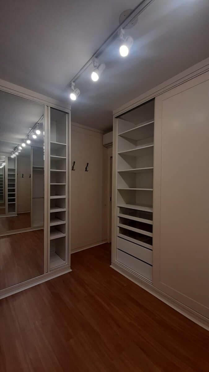 Apartamento para alugar vista mar, 4 quartos sendo 2 suítes, 4 vagas de garagem, piscina – Centro – Florianópolis, SC.