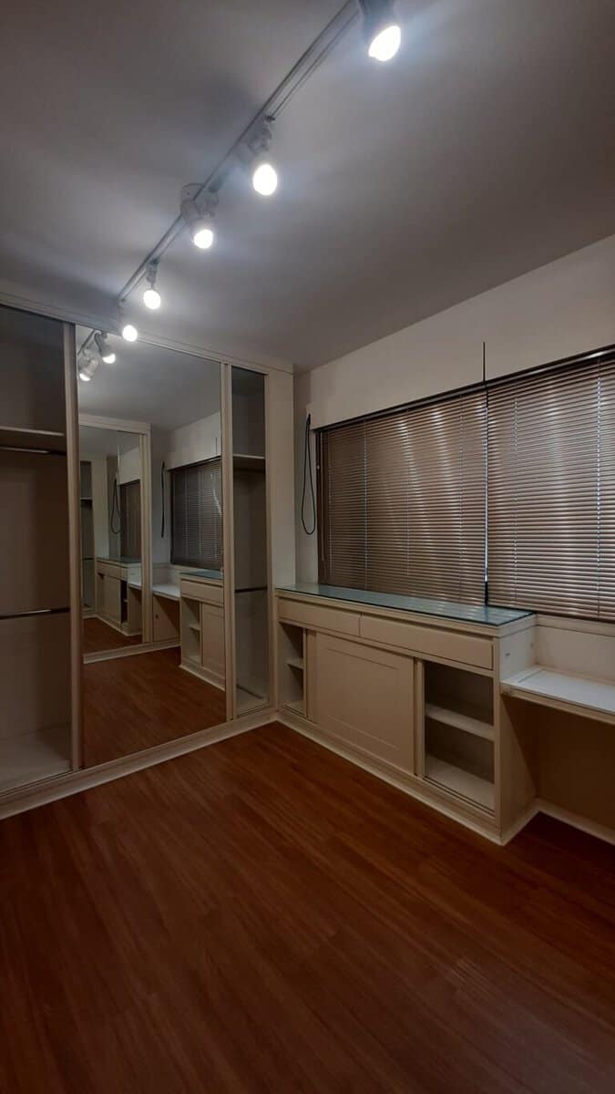 Apartamento para alugar vista mar, 4 quartos sendo 2 suítes, 4 vagas de garagem, piscina – Centro – Florianópolis, SC.