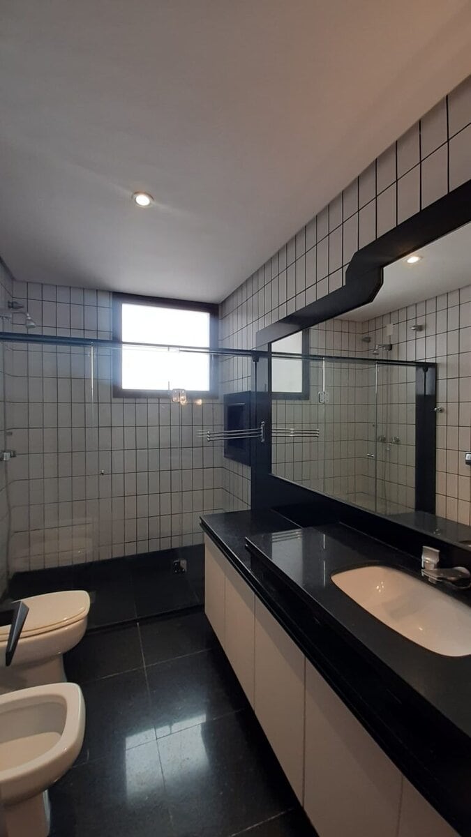 Apartamento para alugar vista mar, 4 quartos sendo 2 suítes, 4 vagas de garagem, piscina – Centro – Florianópolis, SC.