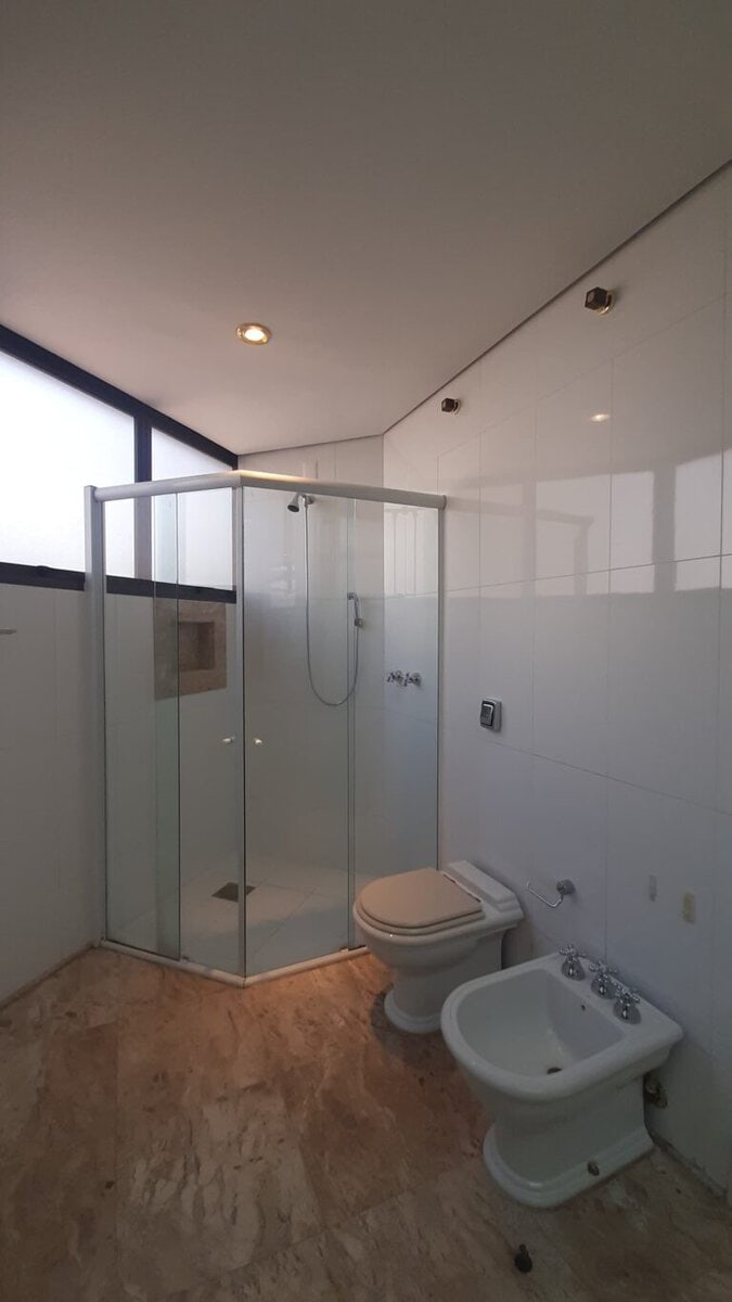 Apartamento para alugar vista mar, 4 quartos sendo 2 suítes, 4 vagas de garagem, piscina – Centro – Florianópolis, SC.