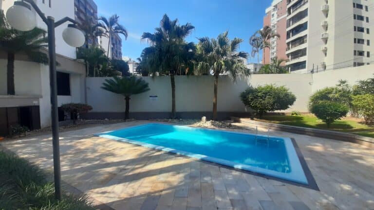 Apartamento para alugar vista mar, 4 quartos sendo 2 suítes, 4 vagas de garagem, piscina – Centro – Florianópolis, SC.