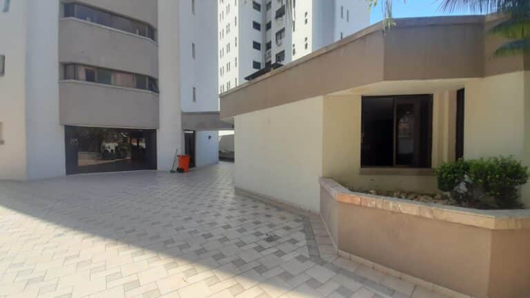 Apartamento para alugar vista mar, 4 quartos sendo 2 suítes, 4 vagas de garagem, piscina – Centro – Florianópolis, SC.