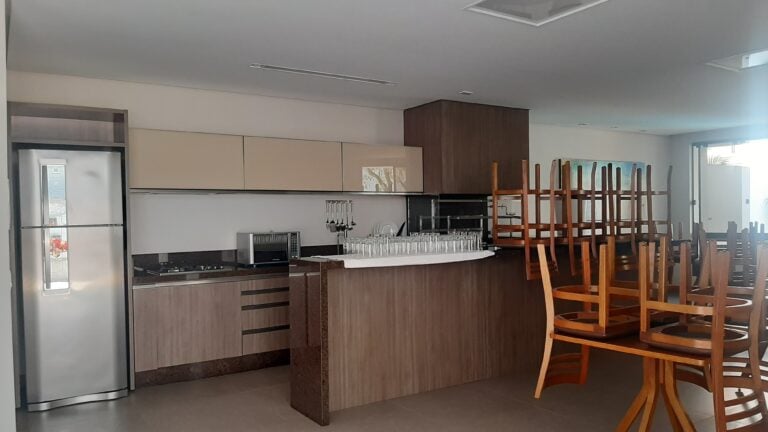 Apartamento para alugar vista mar, 4 quartos sendo 2 suítes, 4 vagas de garagem, piscina – Centro – Florianópolis, SC.